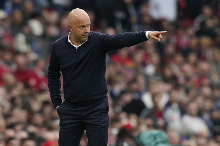 Arne Slot coacht zijn ploeg