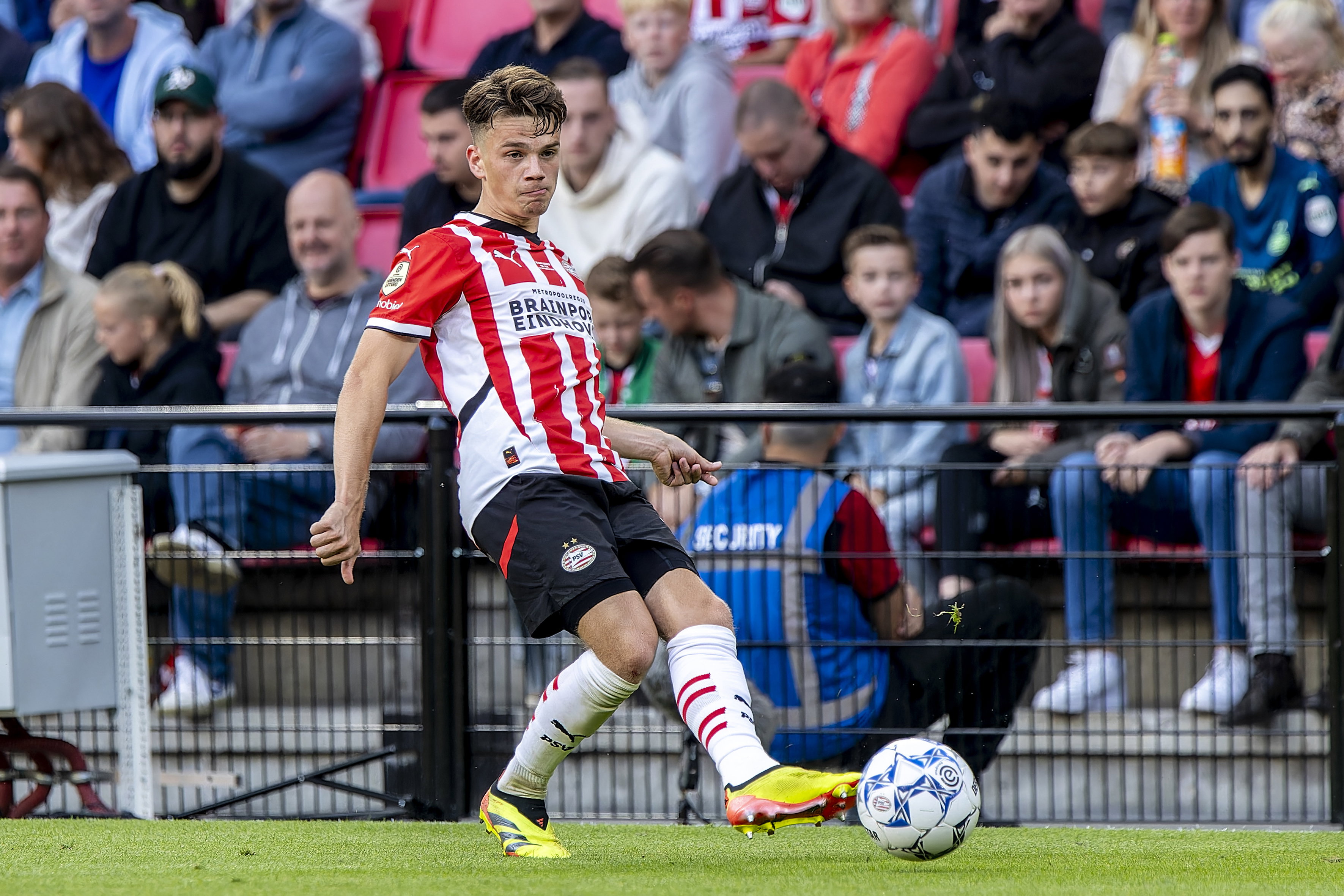 Matteo Dams tegen NEC