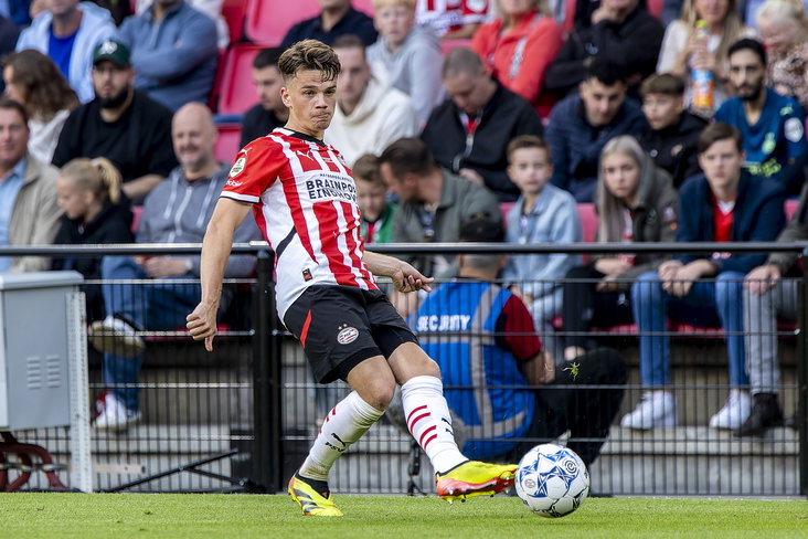 Matteo Dams tegen NEC