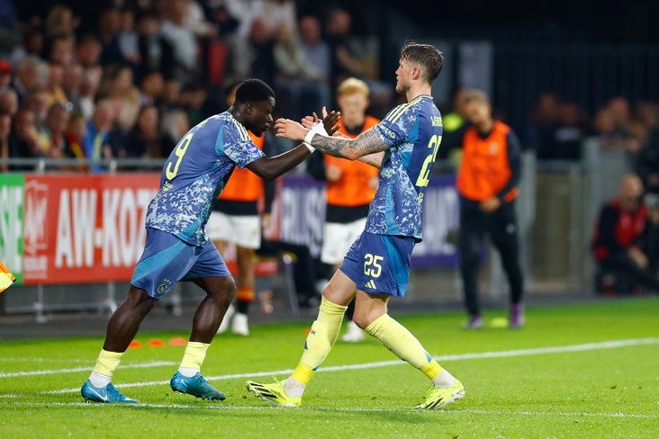 Wout Weghorst en Brian Brobbey