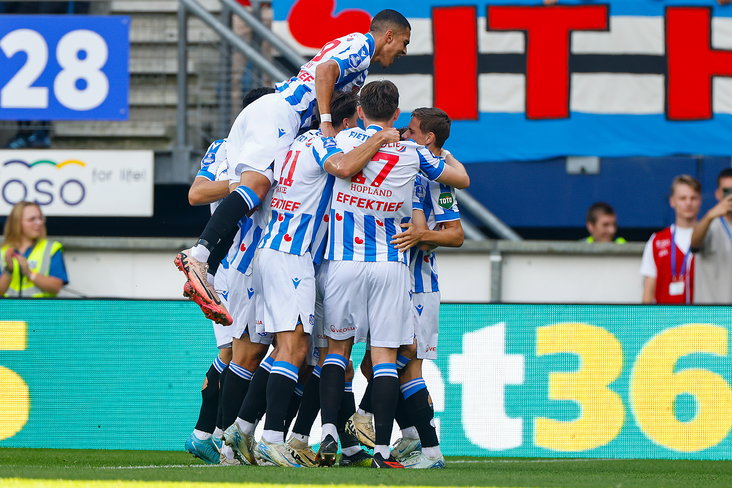 SC Heerenveen scoort