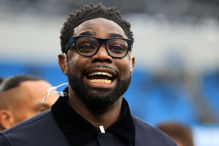 Een lachende Micah Richards