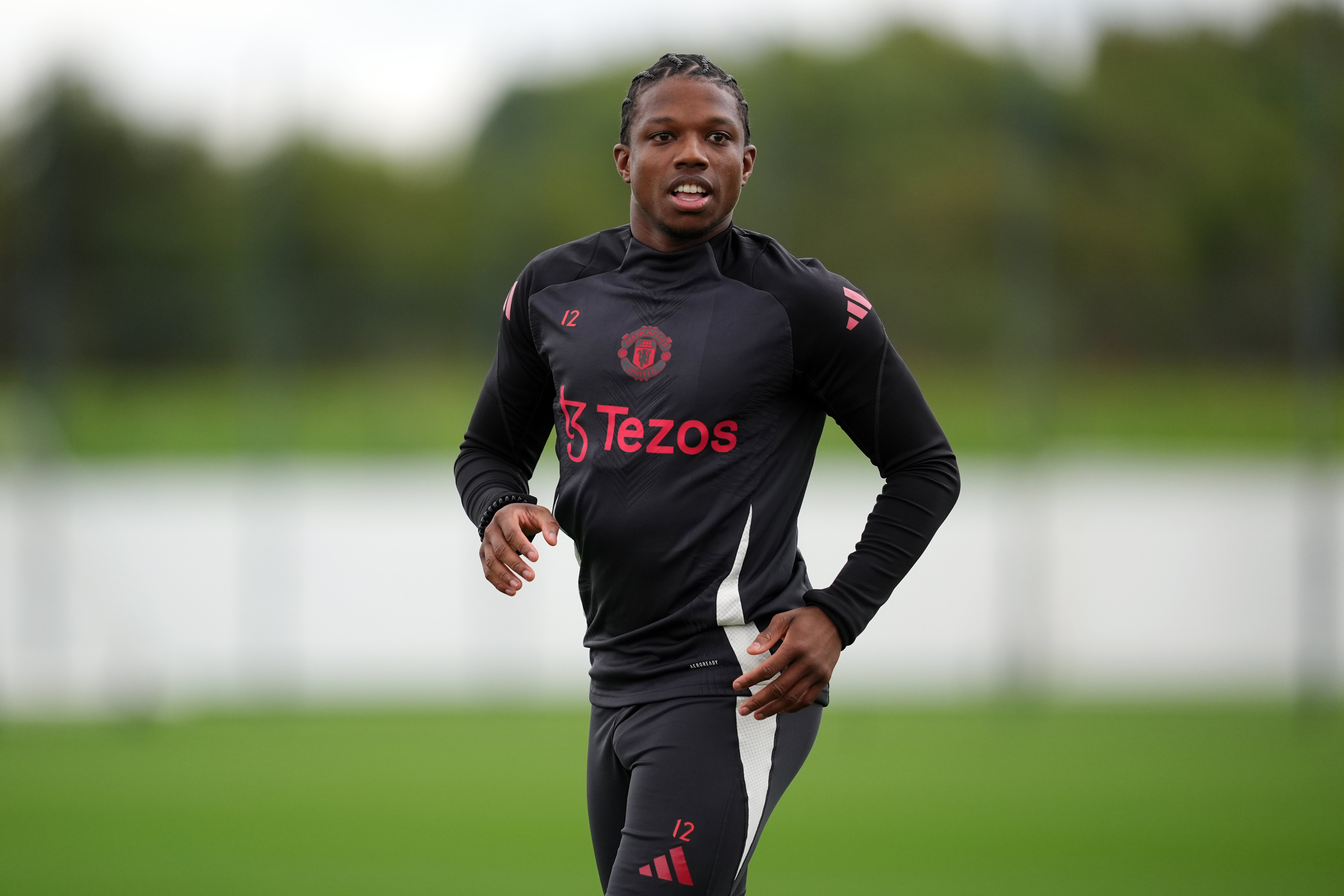 Tyrell Malacia tijdens de training