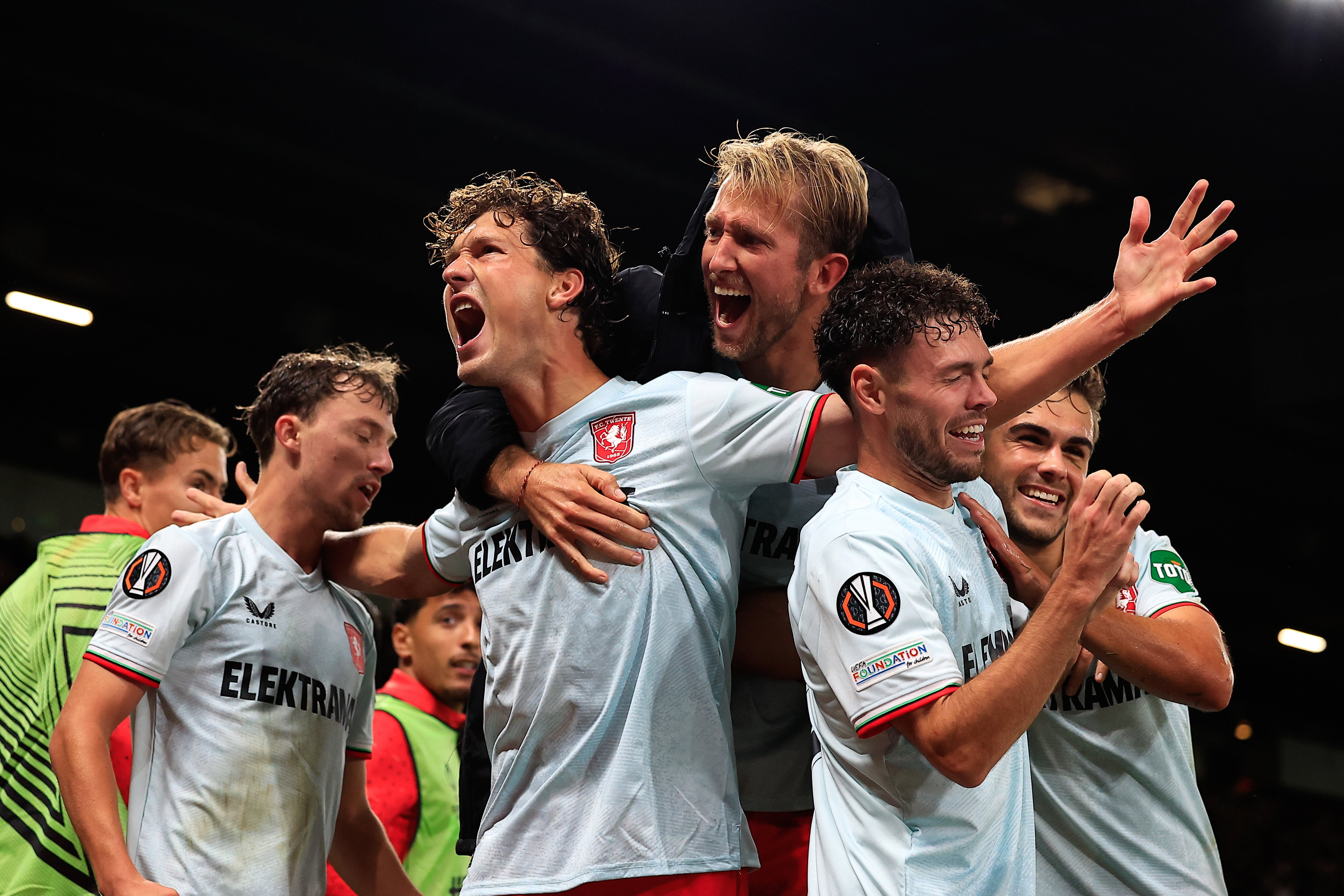FC Twente viert de treffer van Sam Lammers
