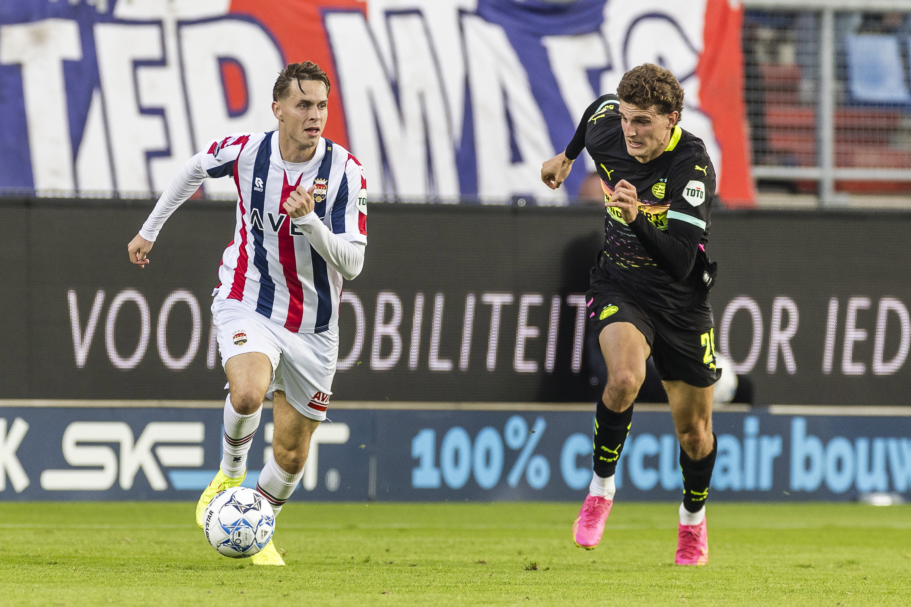 Ringo Meerveld in duel met Guus Til