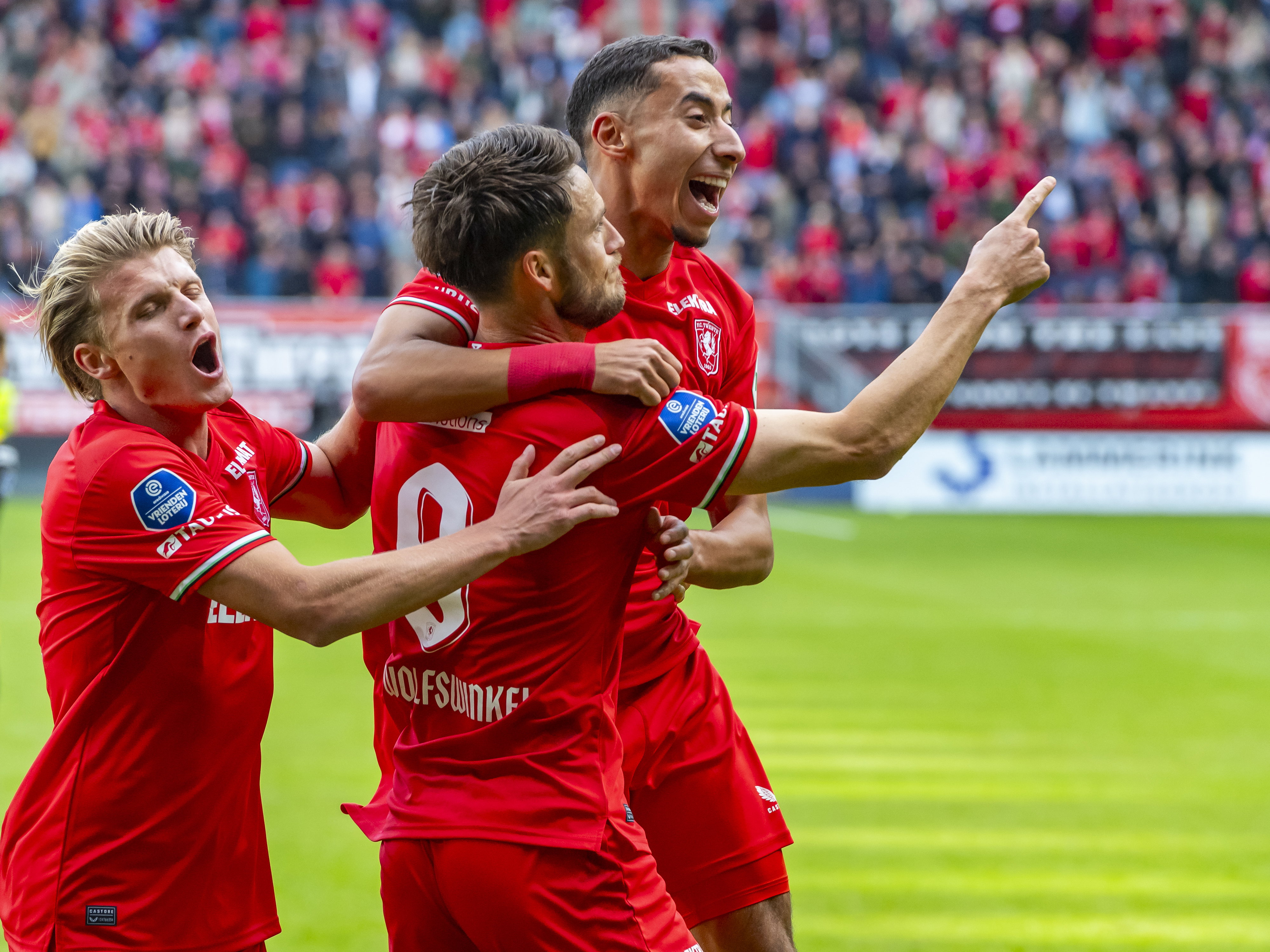 FC Twente viert de treffer van Ricky van Wolfswinkel tegen NAC