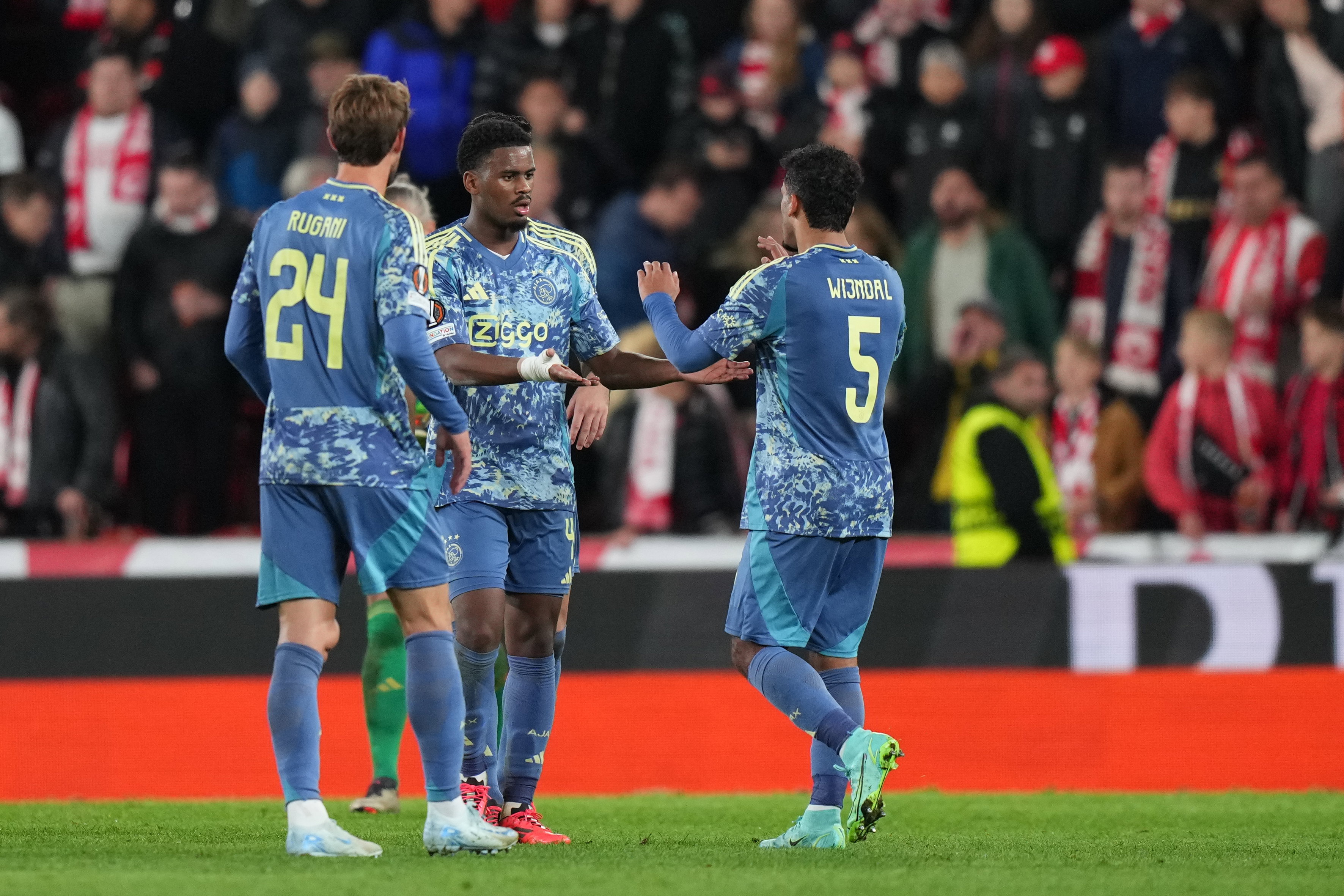 Ajacieden tegen Slavia Praag
