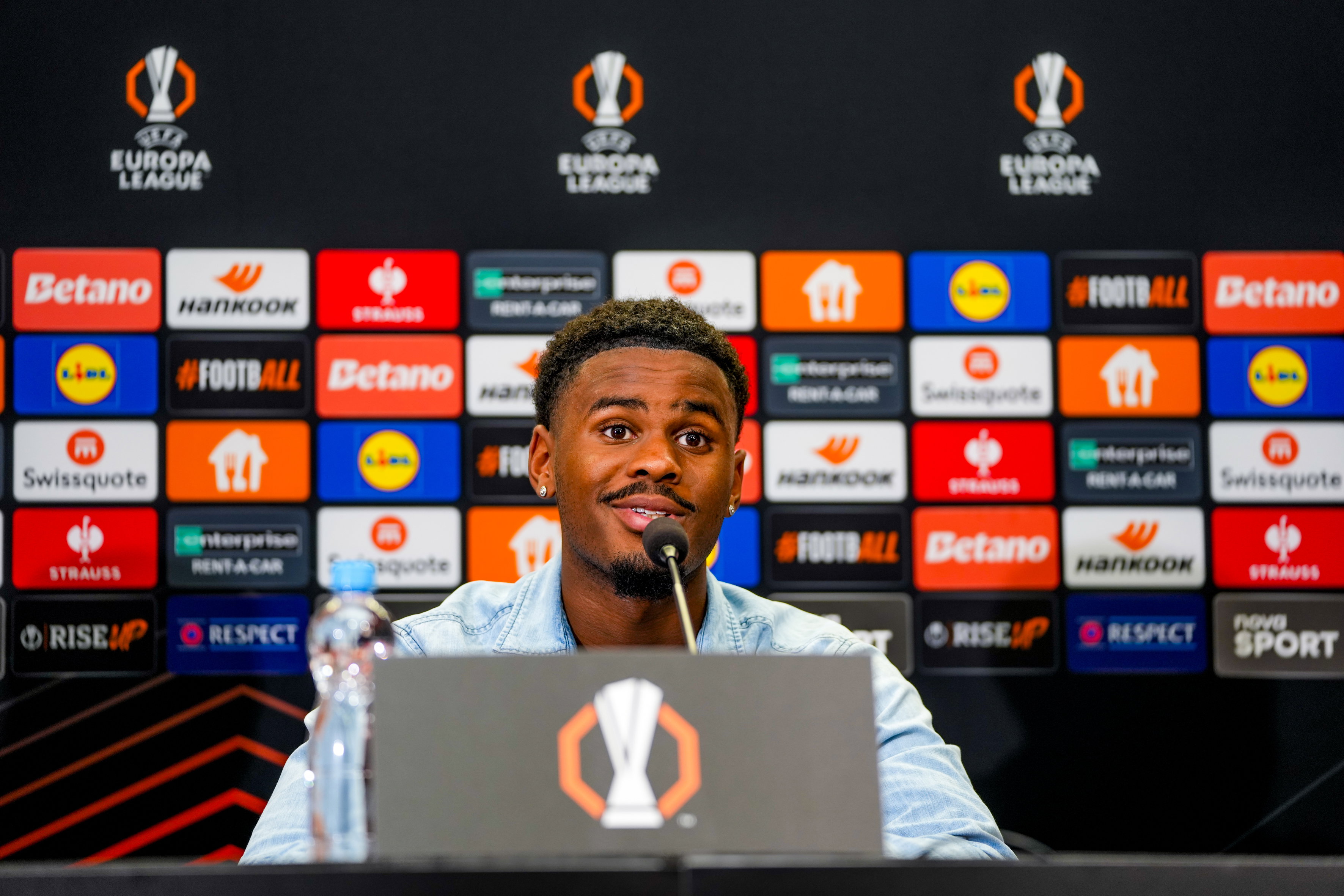Jorrel Hato na het duel tegen Slavia Praag