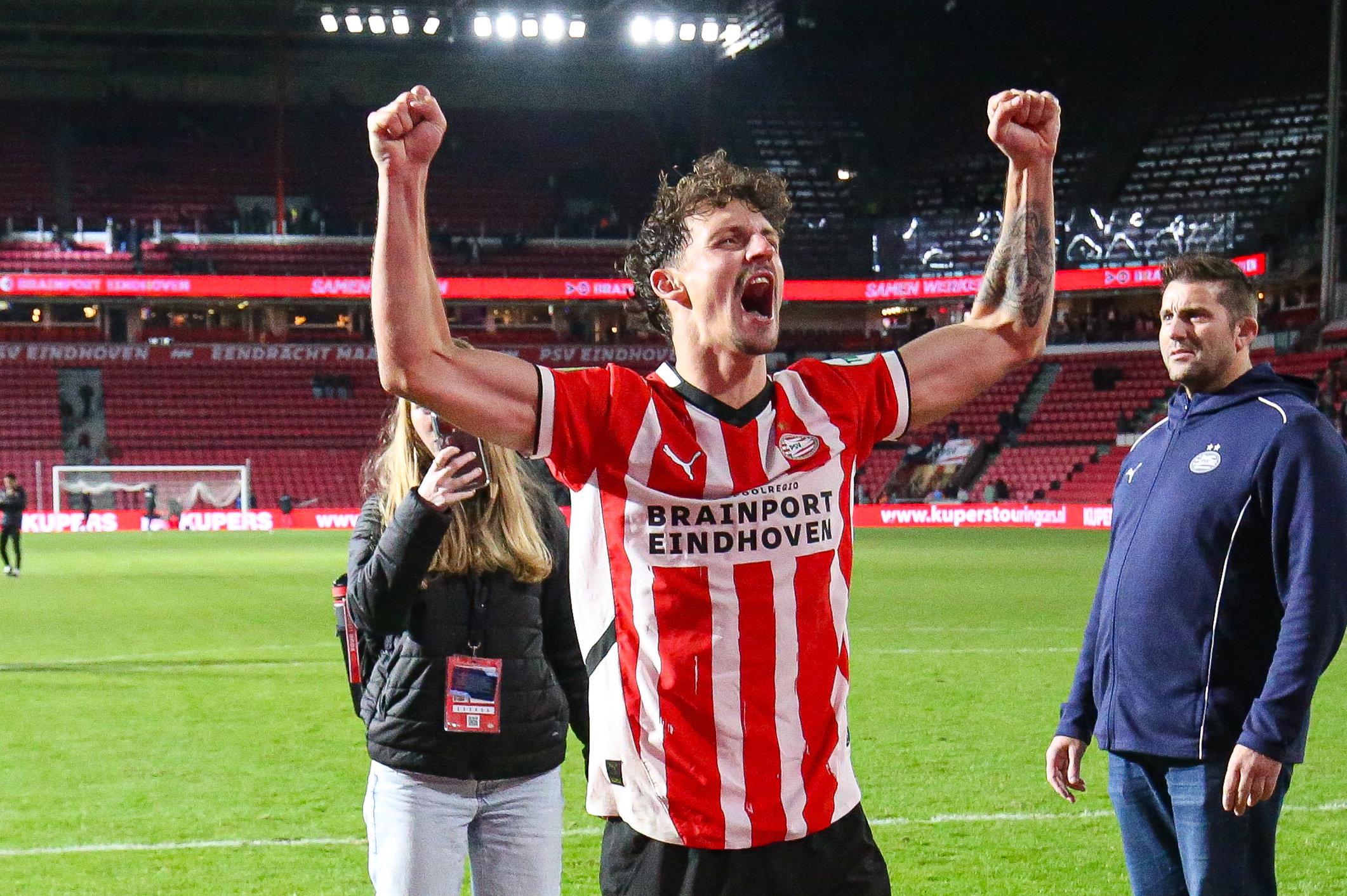 Olivier Boscagli viert de zege op Sparta Rotterdam