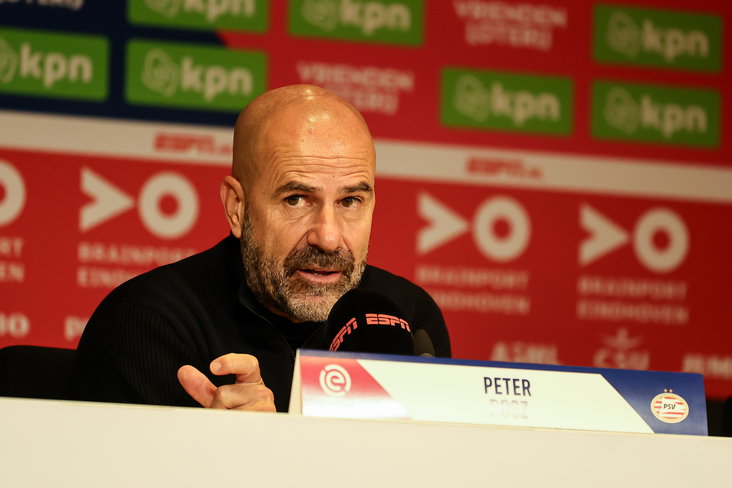 Peter Bosz op de persconferentie