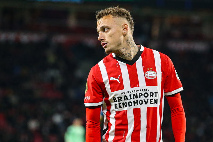 Noa Lang in het shirt van PSV