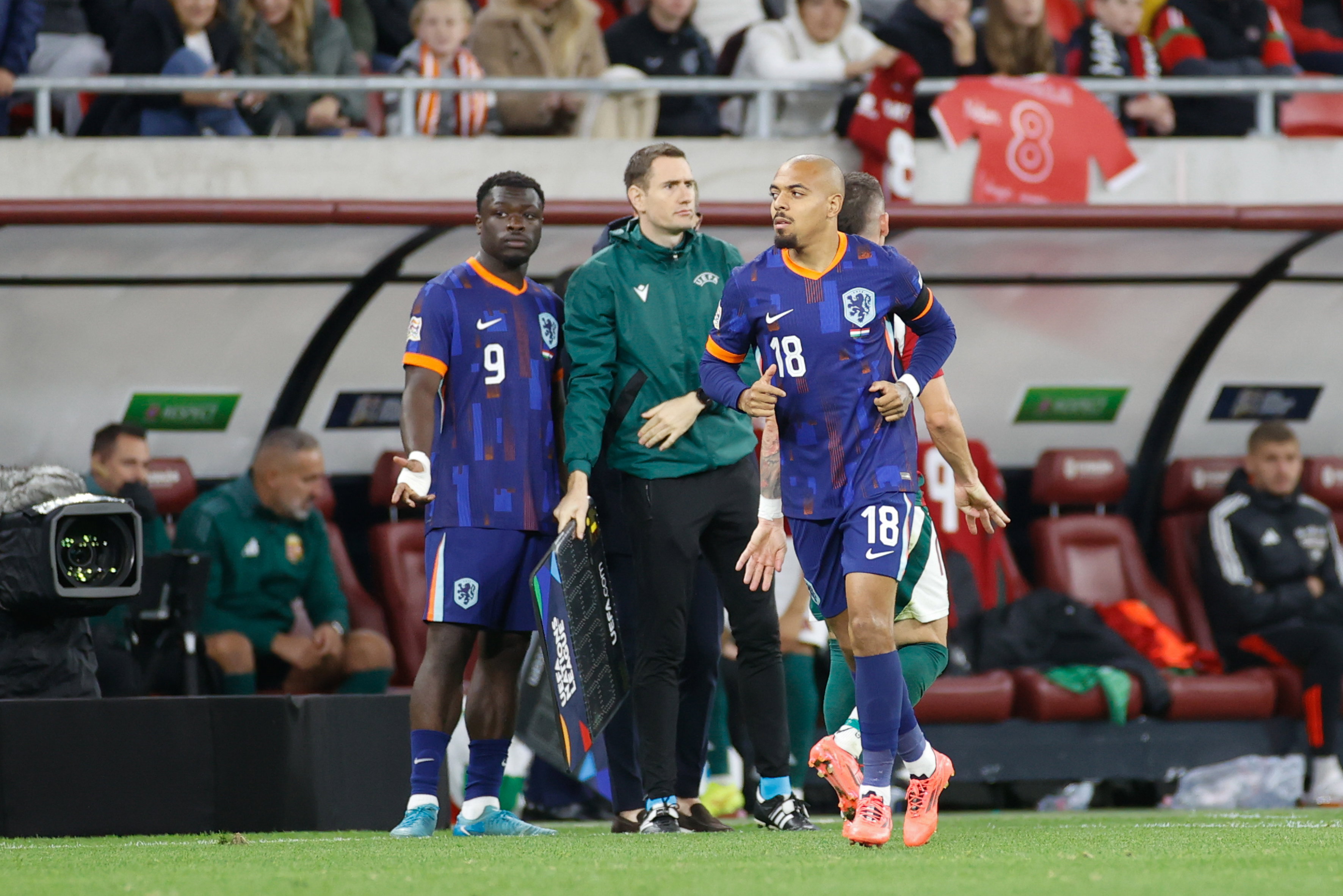 Brian Brobbey viel in tegen Hongarije