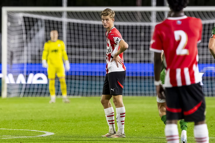 Jong PSV baalt