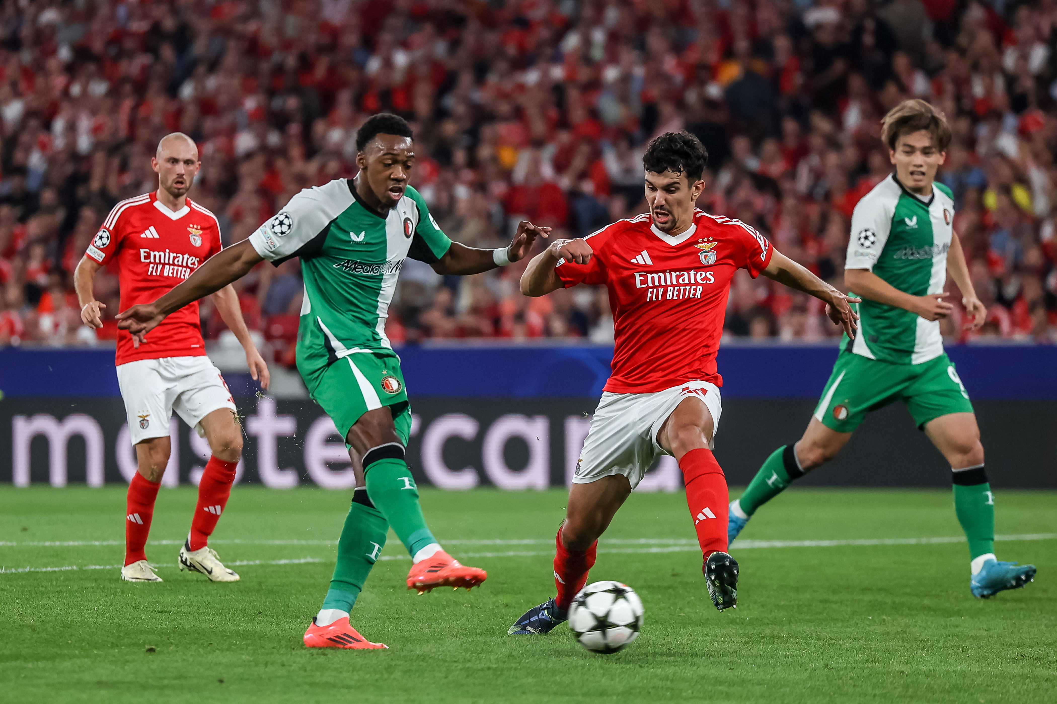 Antoni Milambo in actie tegen Benfica