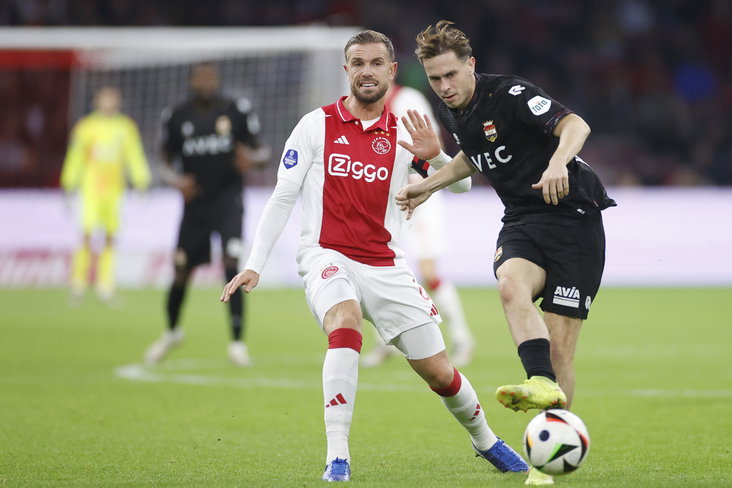 Ringo Meerveld in duel met Jordan Henderson
