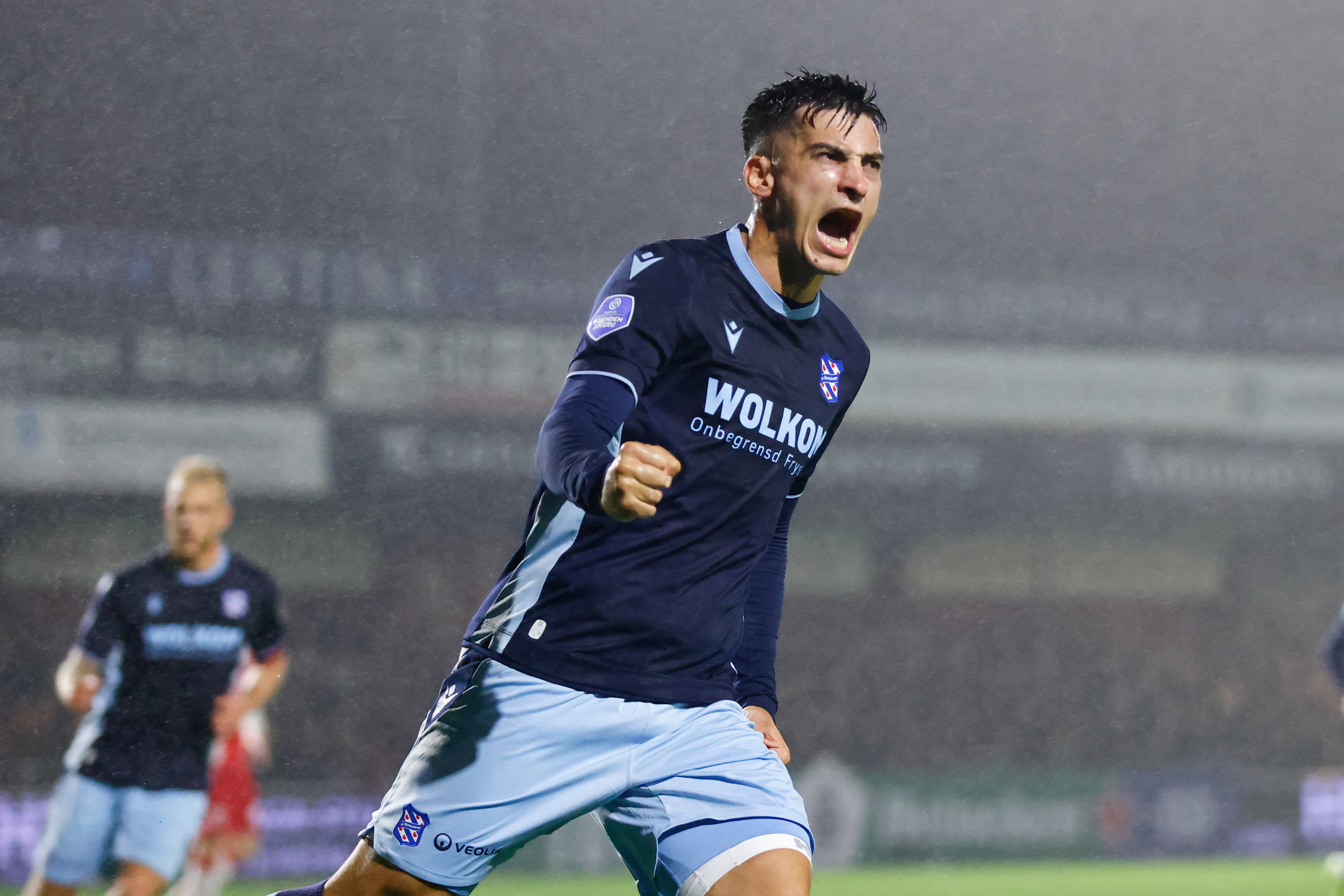 Ion Nicolaescu na zijn goal tegen IJsselmeervogels