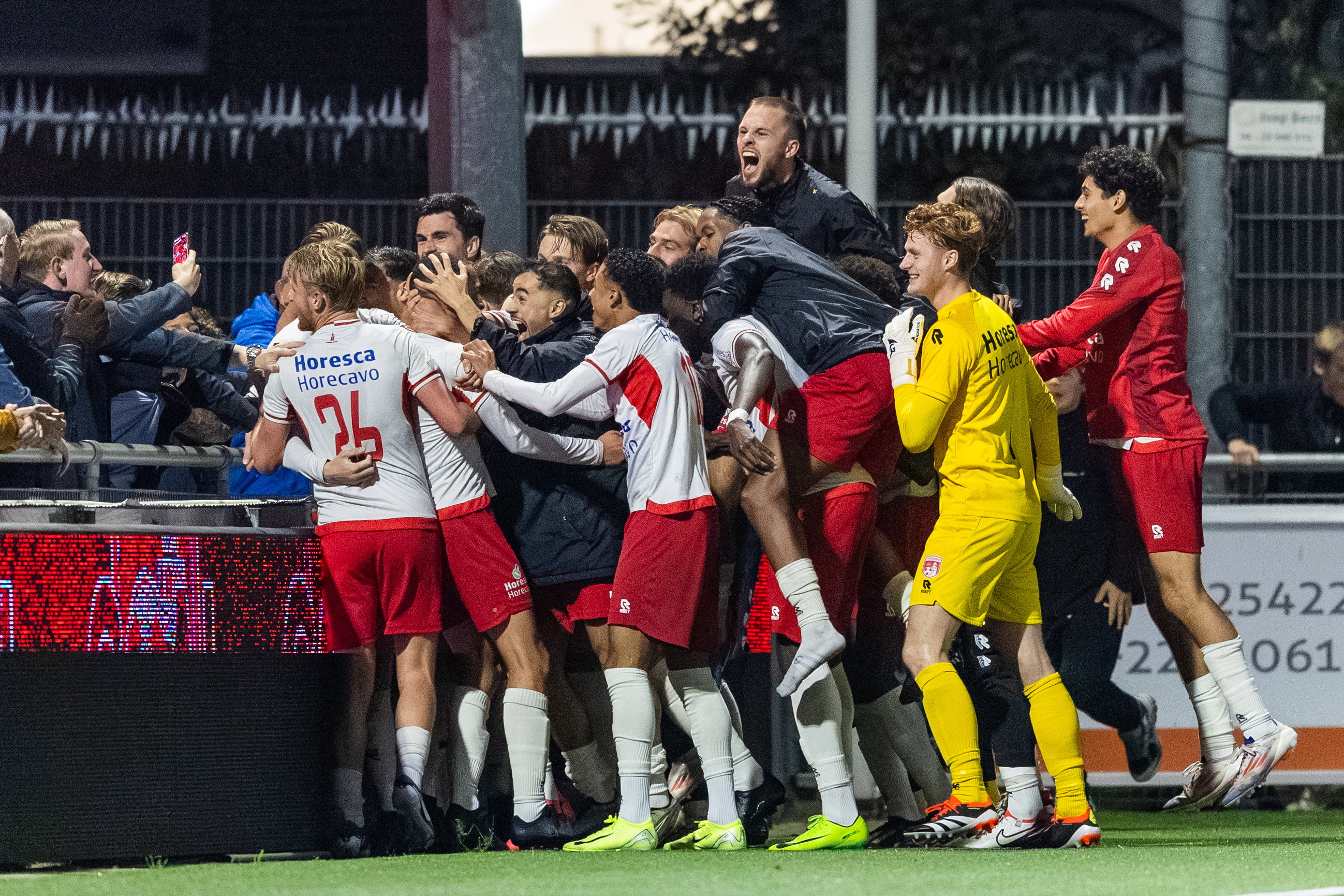 Noordwijk viert feest na de winnende treffer tegen FC Dordrecht