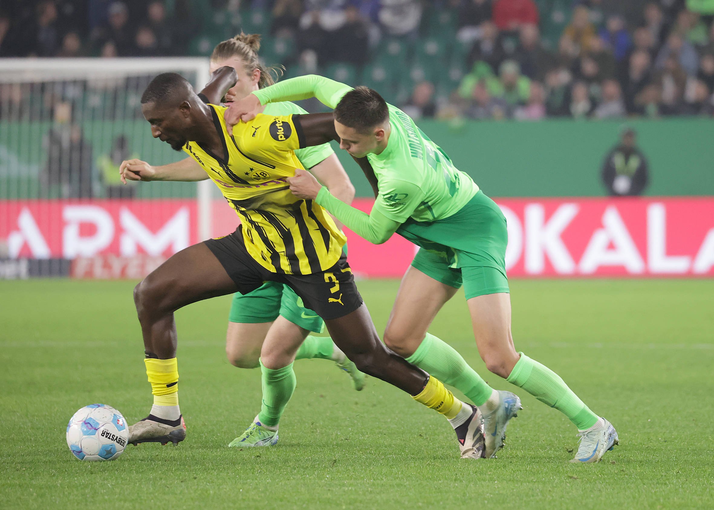 Sébastian Haller in actie namens Borussia Dortmund