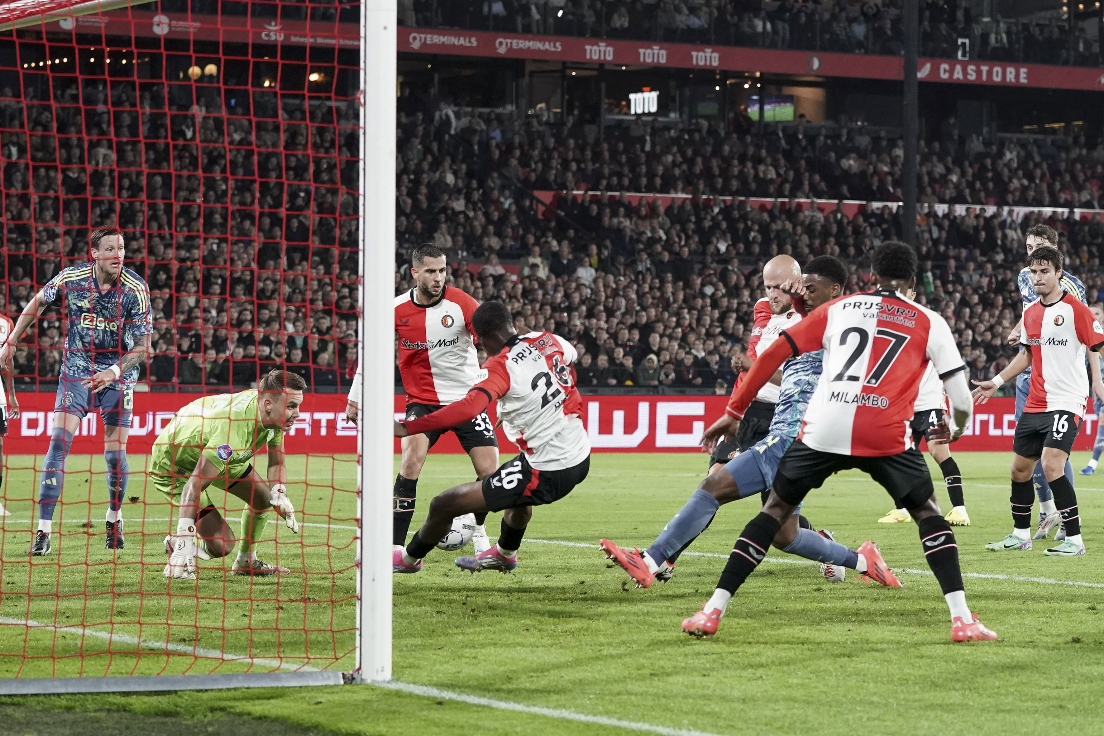 Ajax maakt 0-2 tegen Feyenoord