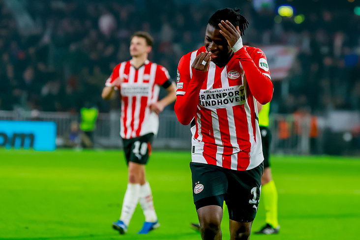 Johan Bakayoko viert zijn goal tegen Girona