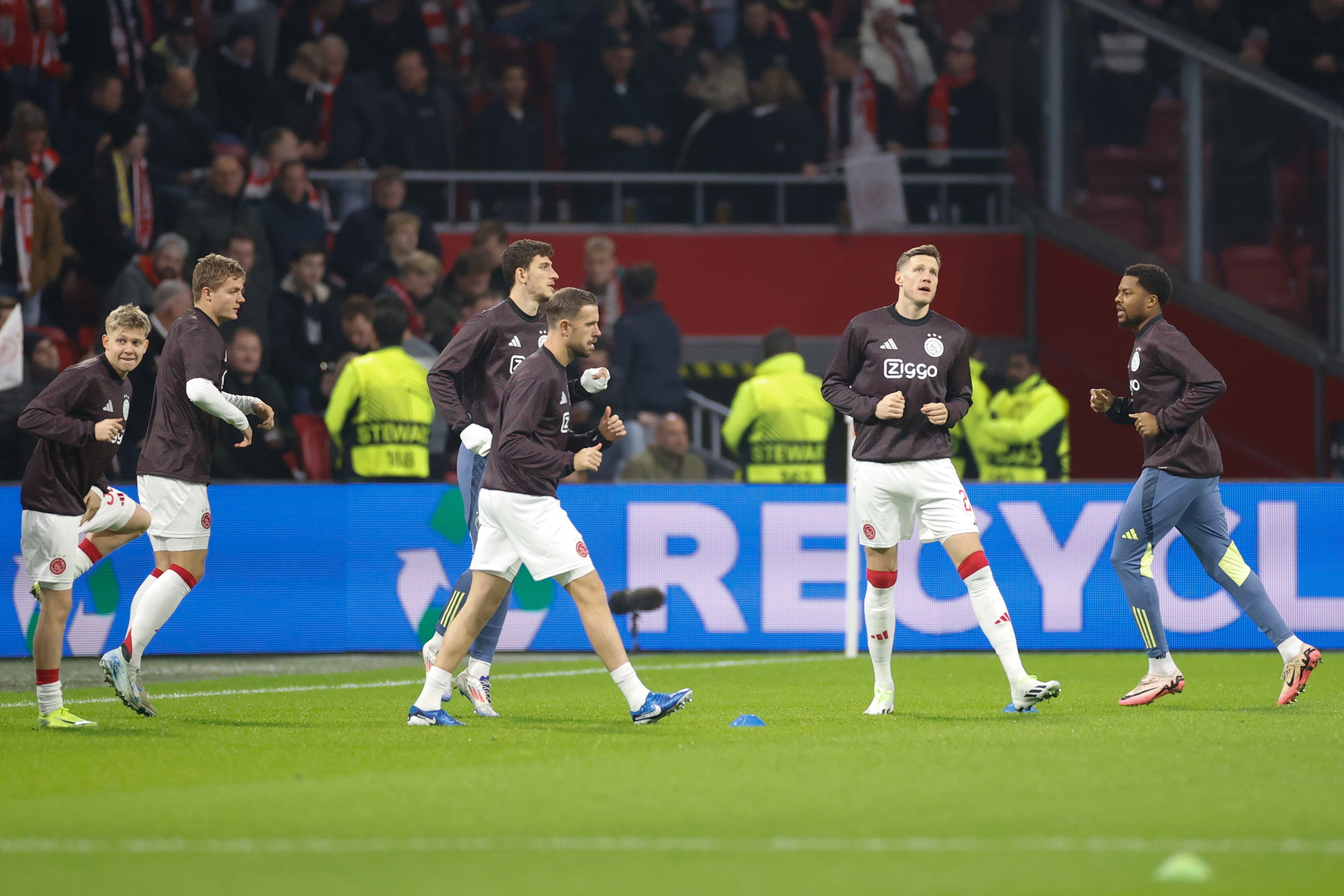 Wout Weghorst warming-up