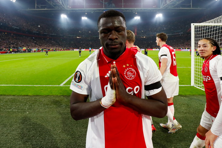Brian Brobbey viert zijn goal