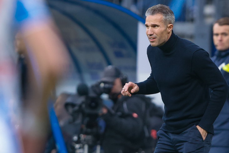 Robin van Persie tegen Go Ahead Eagles
