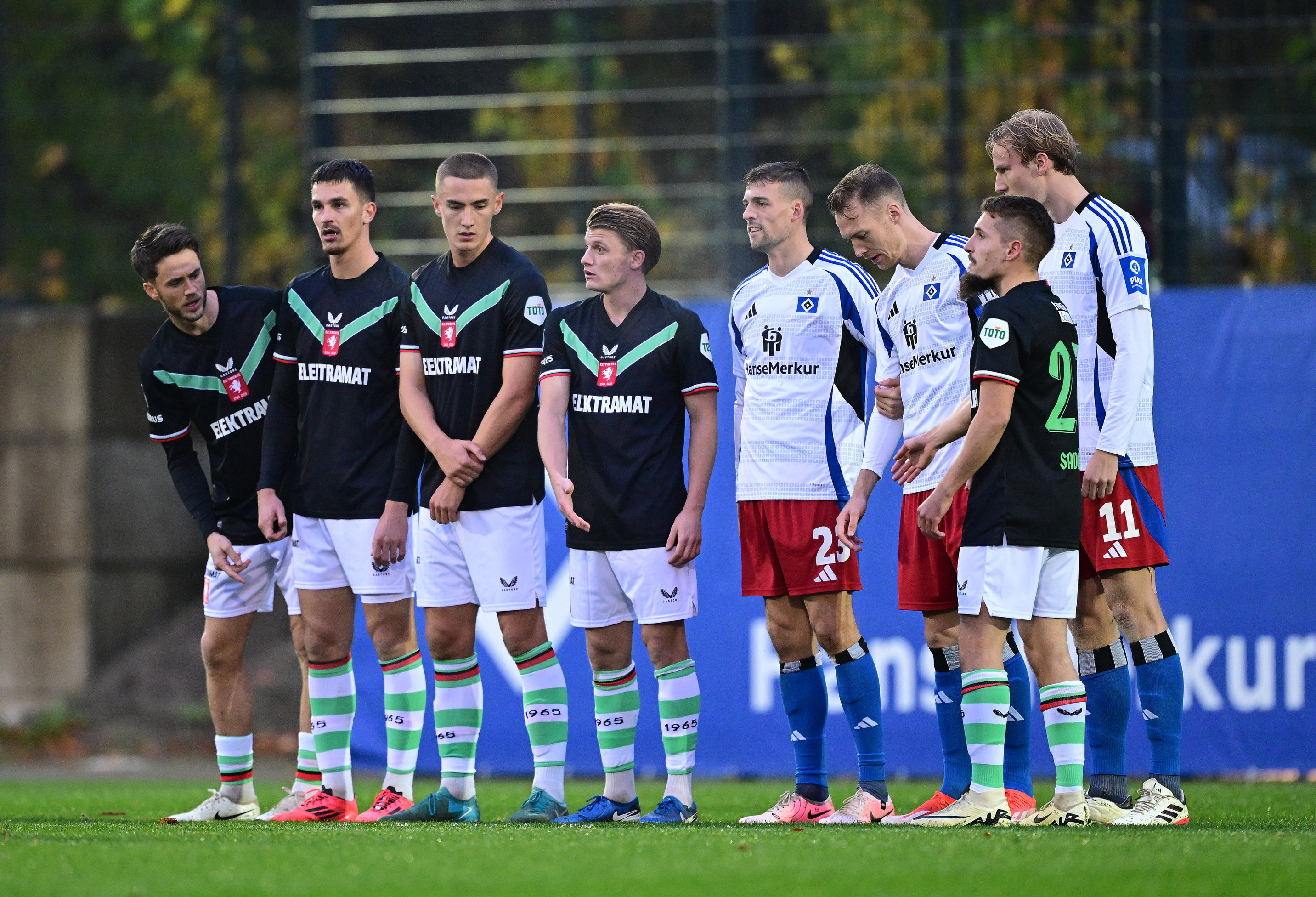 FC Twente tijdens het oefenduel met Hamburger SV