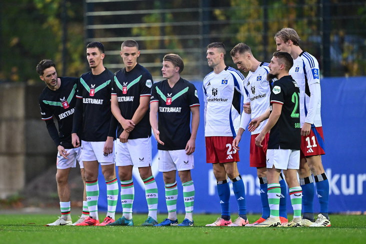 FC Twente tijdens het oefenduel met Hamburger SV