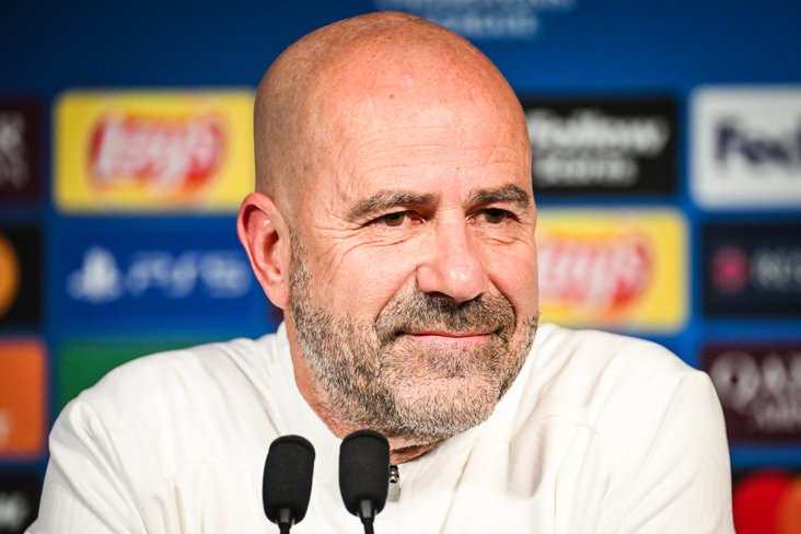 Peter Bosz op de persconferentie van PSV