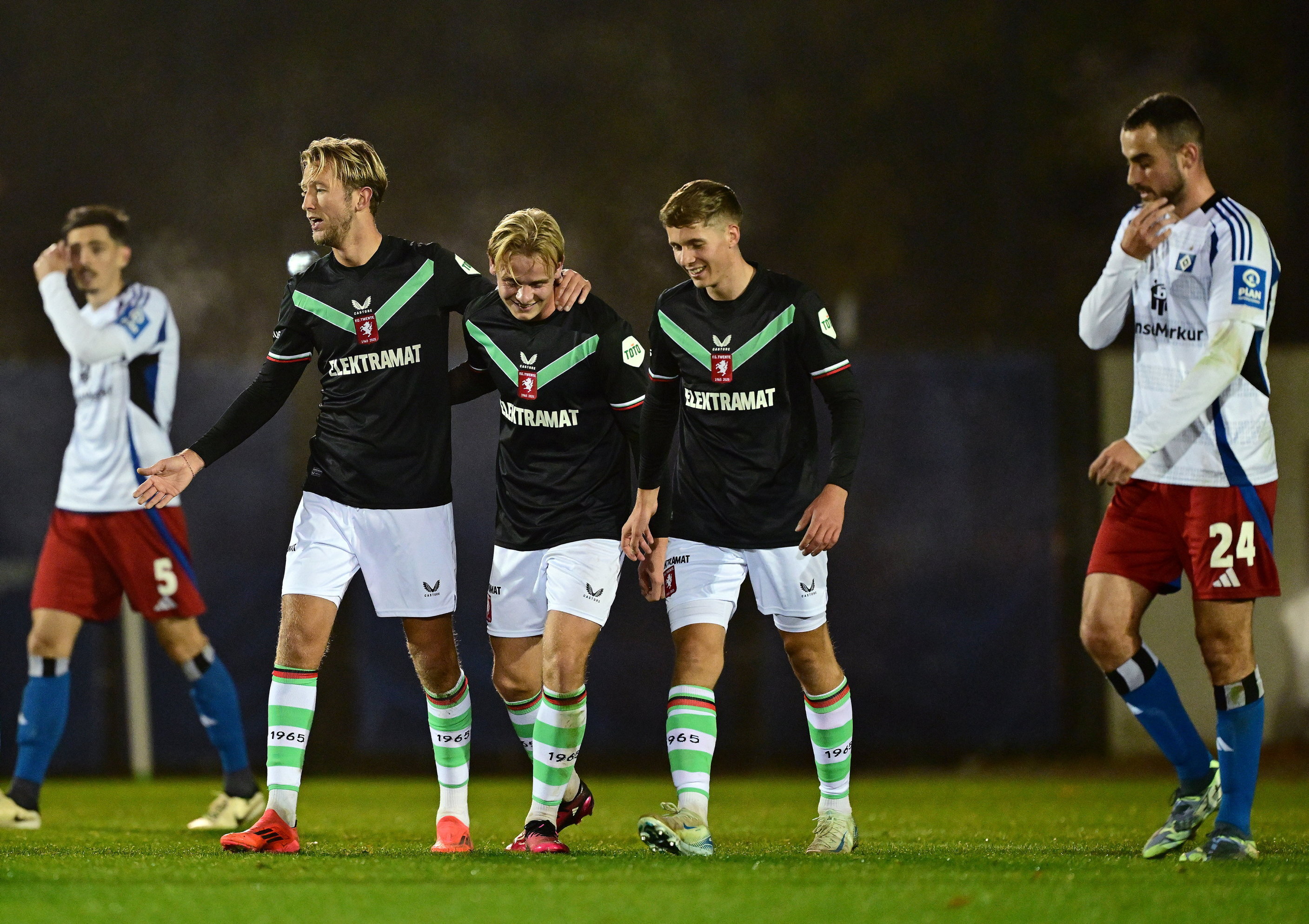Michel Vlap, Harrie Kuster en Gijs Besselink in het oefenduel met HSV