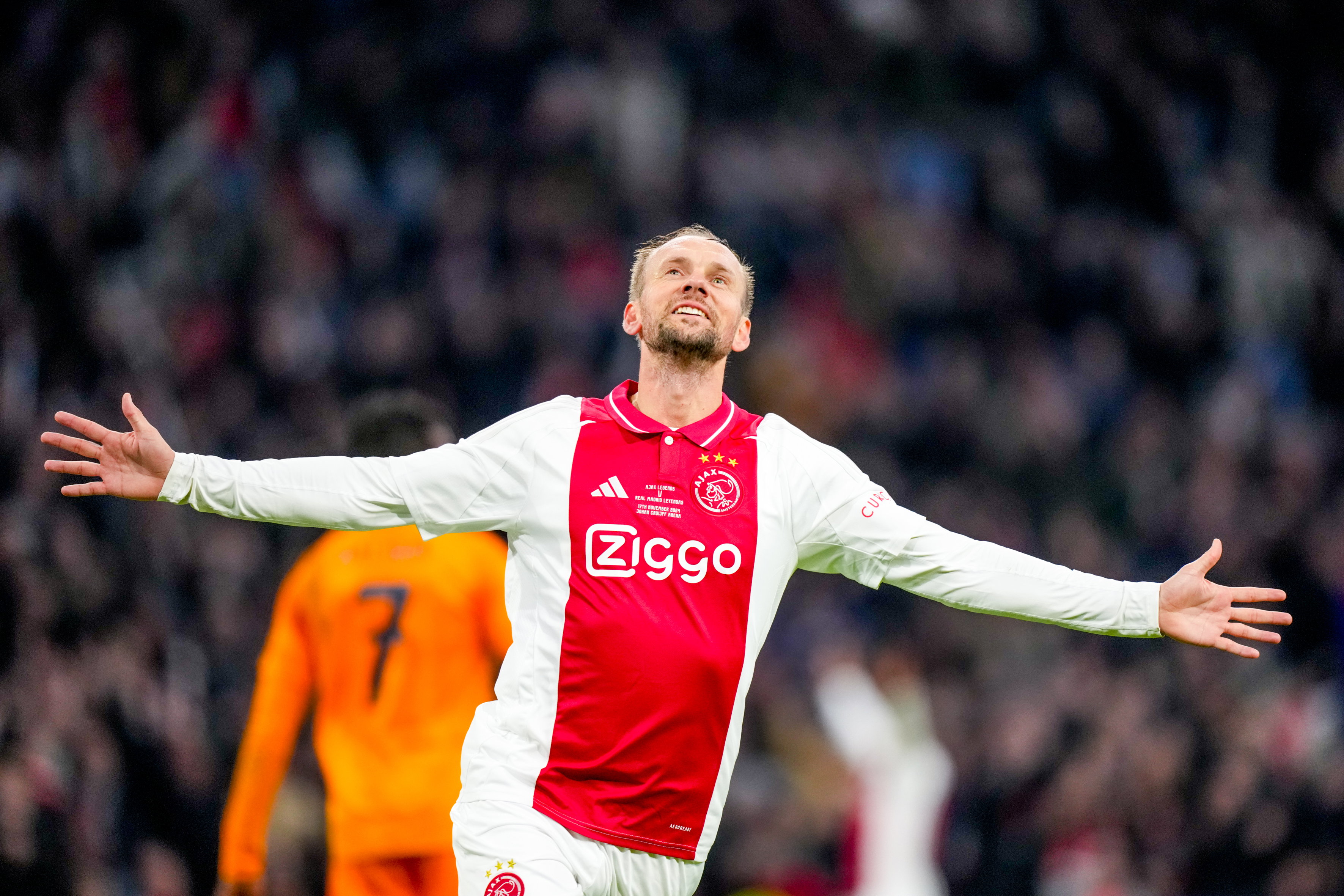 Siem de Jong viert de 2-0