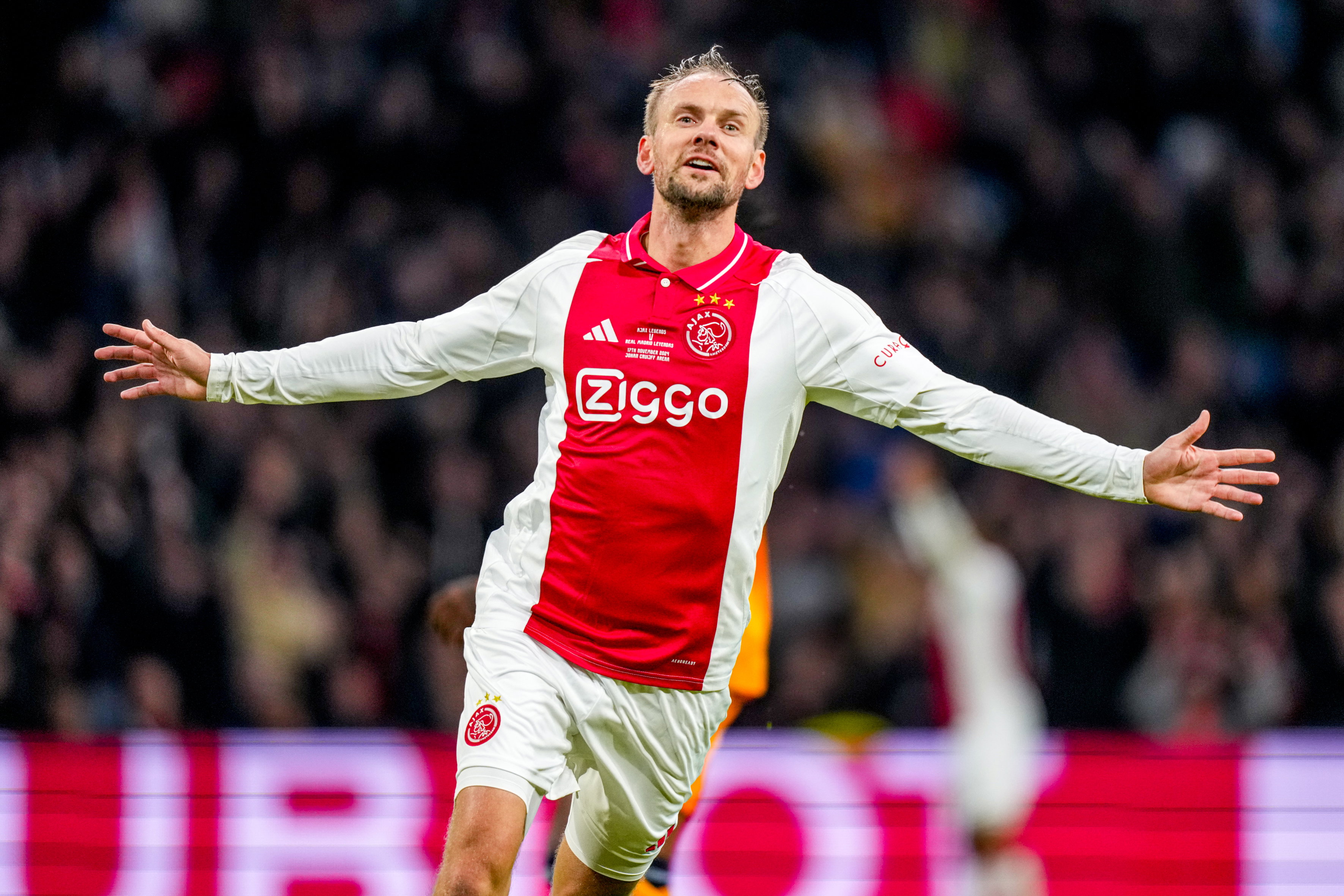 Siem de Jong scoort voor de Ajax Legends