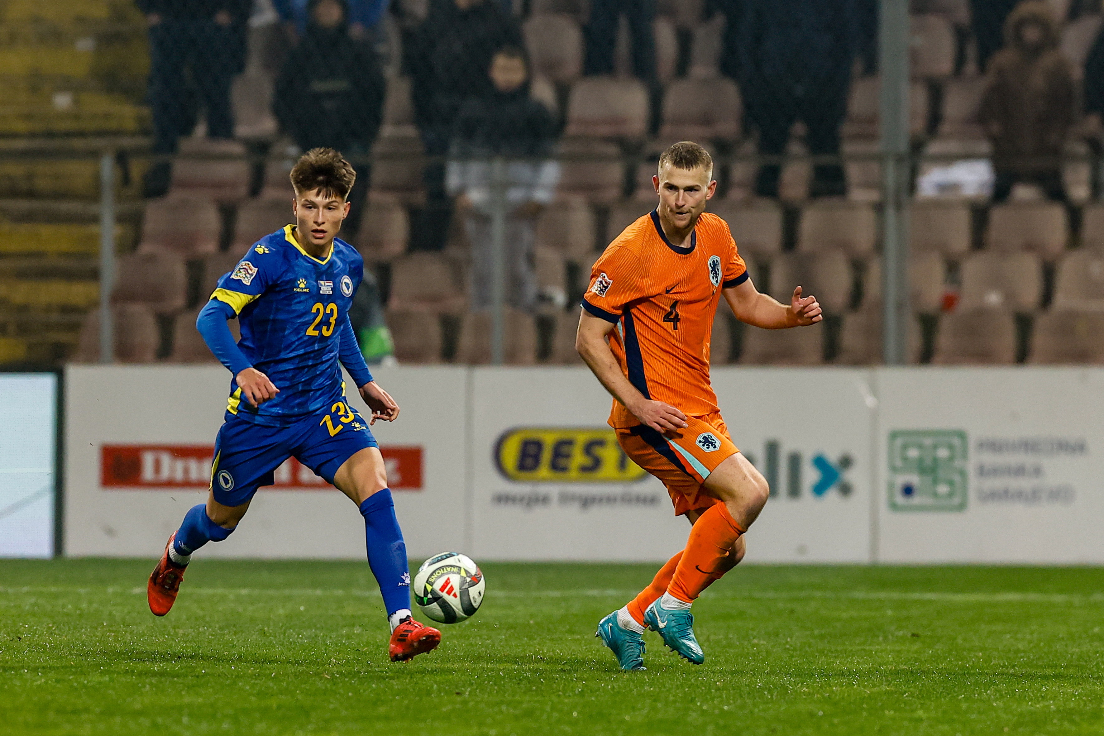 Esmir Bajraktarevic met Bosnië en Herzegovina in actie tegen Nederland