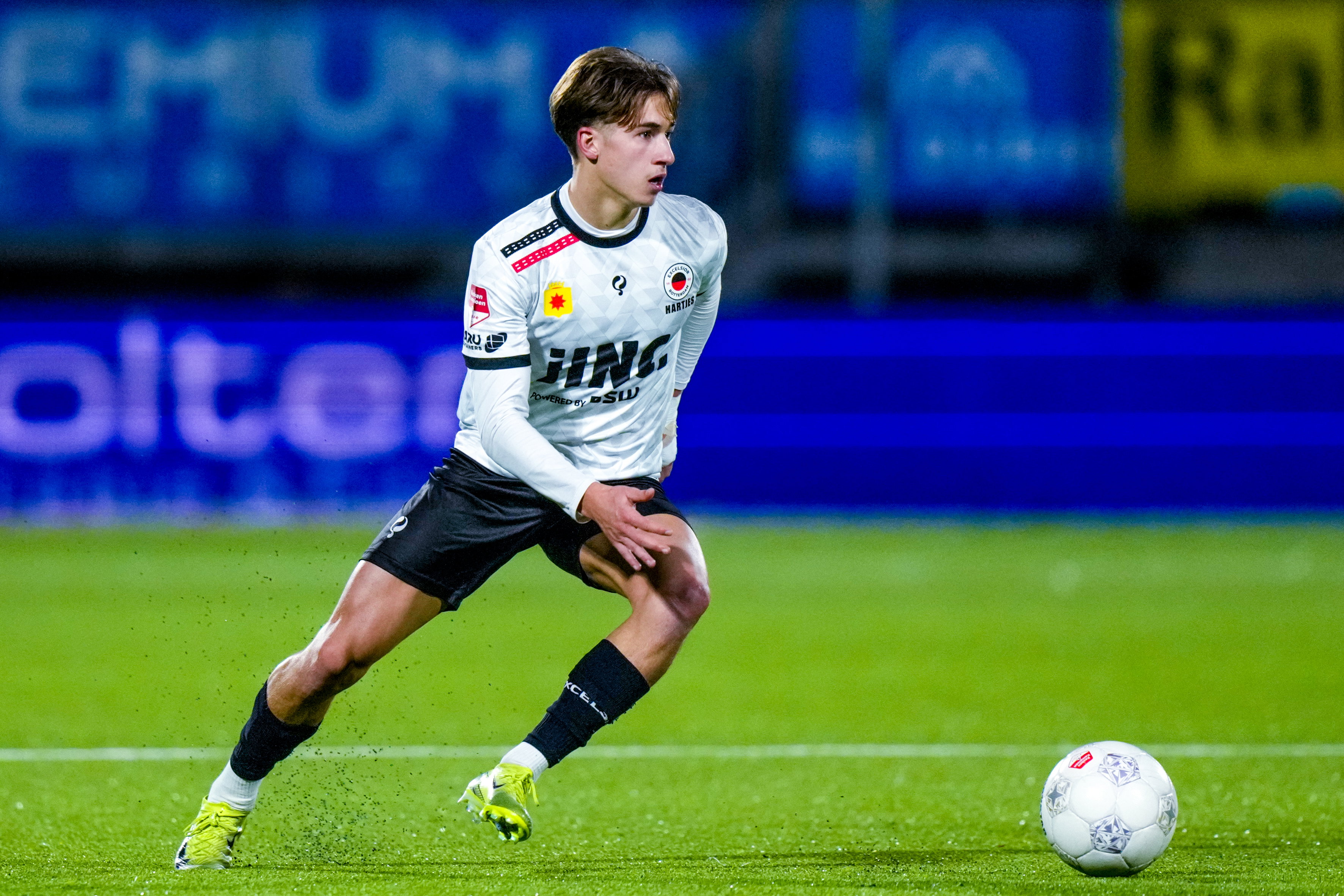 Lennard Hartjes in actie namens Excelsior