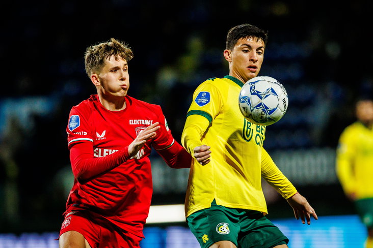 Gijs Besselink in het duel met Fortuna Sittard