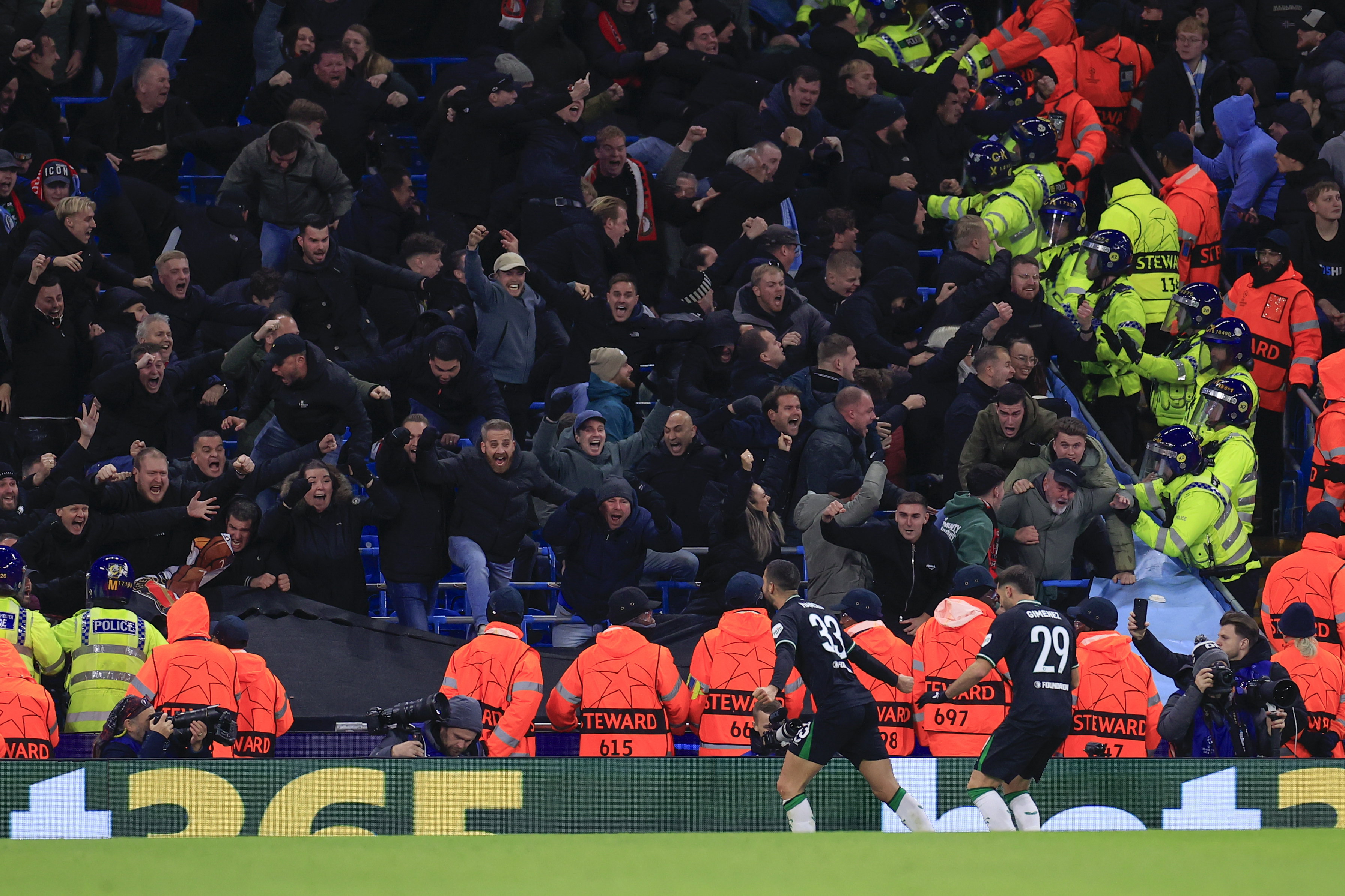 Het uitvak van Feyenoord wordt gek na de 3-3 van Hancko