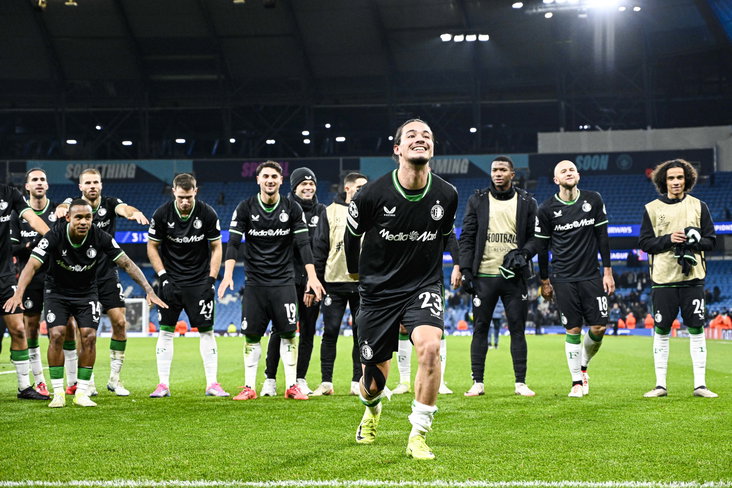 Feyenoord-spelers vieren gelijkspel tegen Manchester City