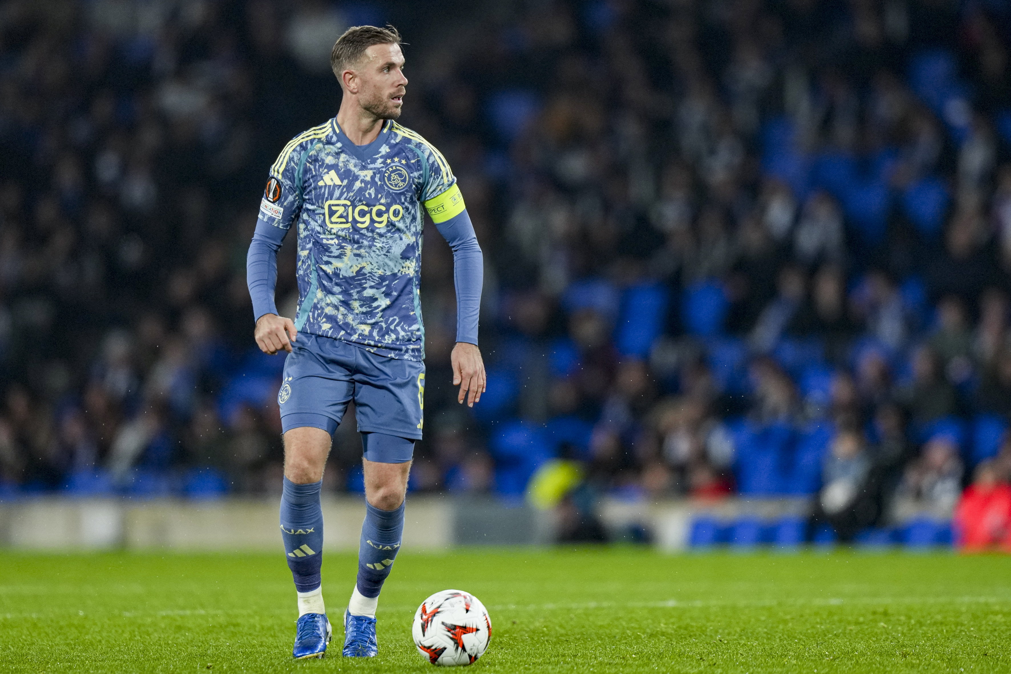 Jordan Henderson aan de bal namens Ajax