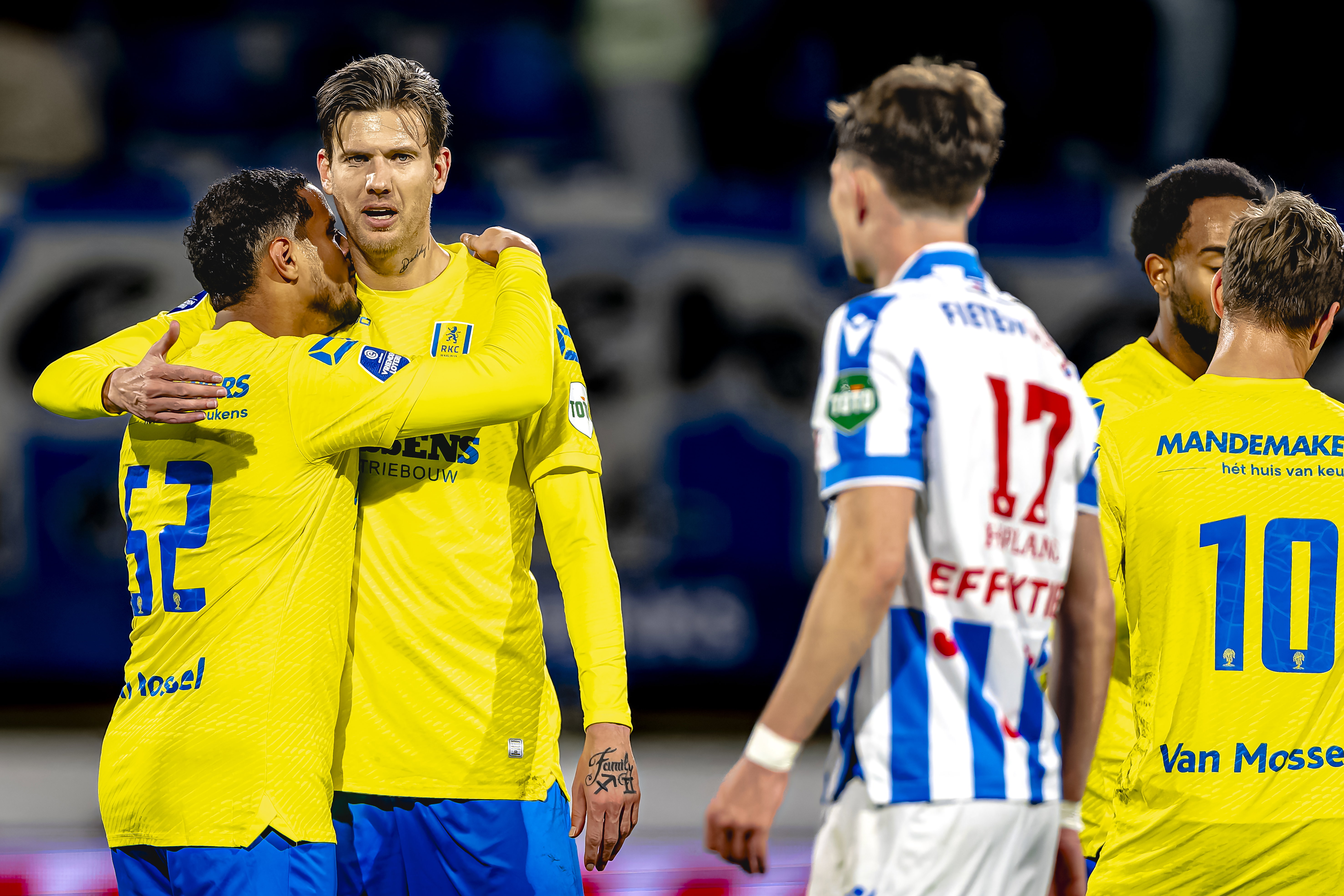 Mohamed Ihattaren en Michiel Kramer tegen SC Heerenveen