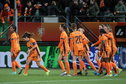 De OranjeLeeuwinnen juichen na de goal van Veerle Buurman tegen Amerika