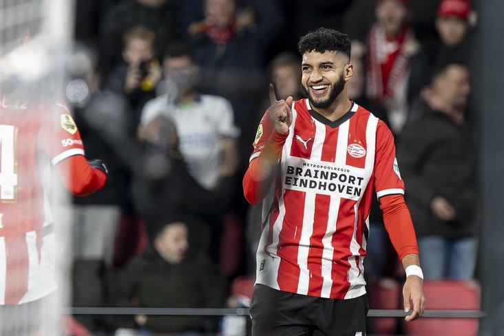 Ismael Saibari viert een goal tegen FC Twente