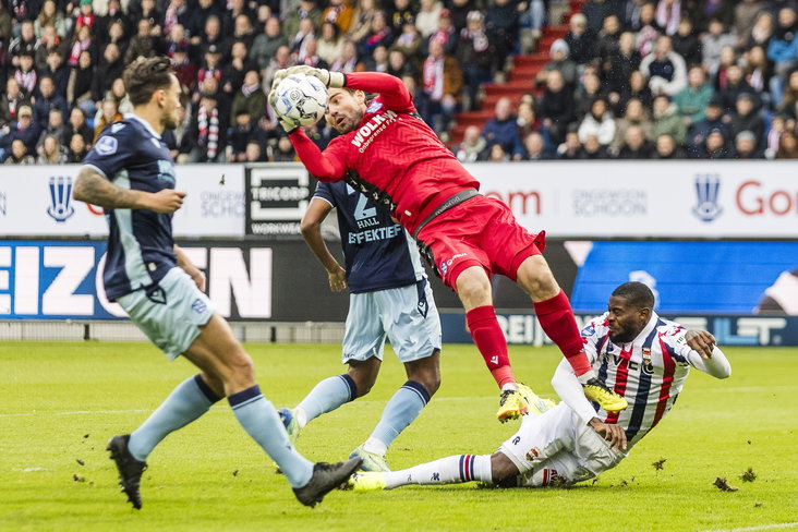 Mickey van der Hart tegen Willem II