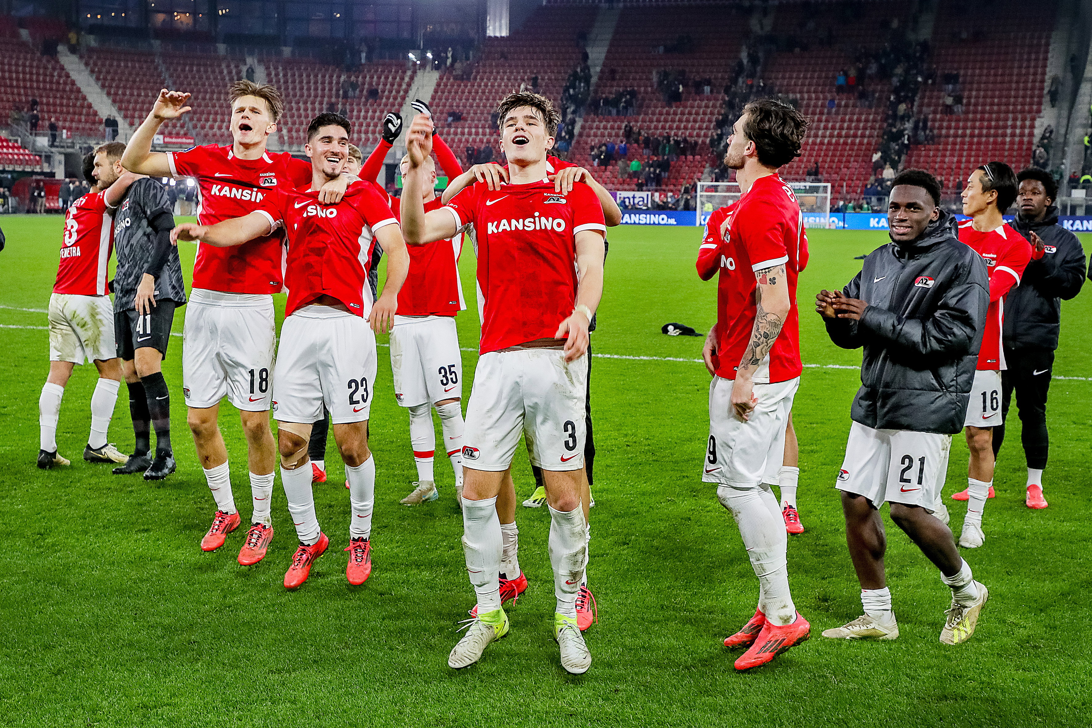 AZ viert de overwinning op Ajax