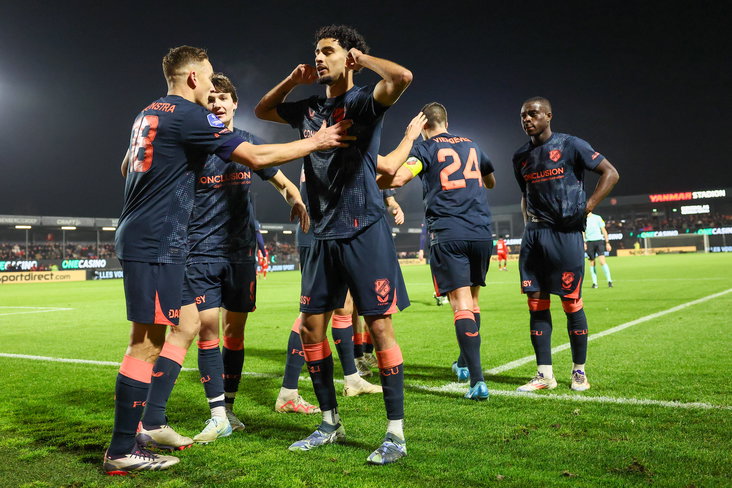 Zidane Iqbal juicht na zijn goal voor FC Utrecht