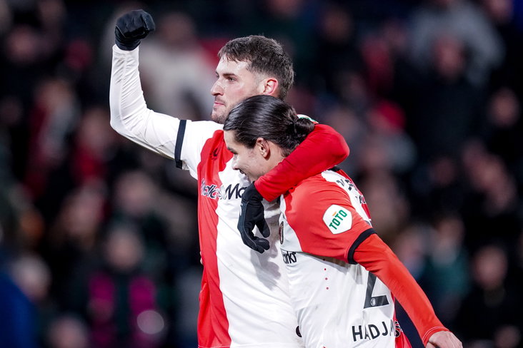 Santiago Gimenez juicht met ploeggenoot Anis Hadj Moussa