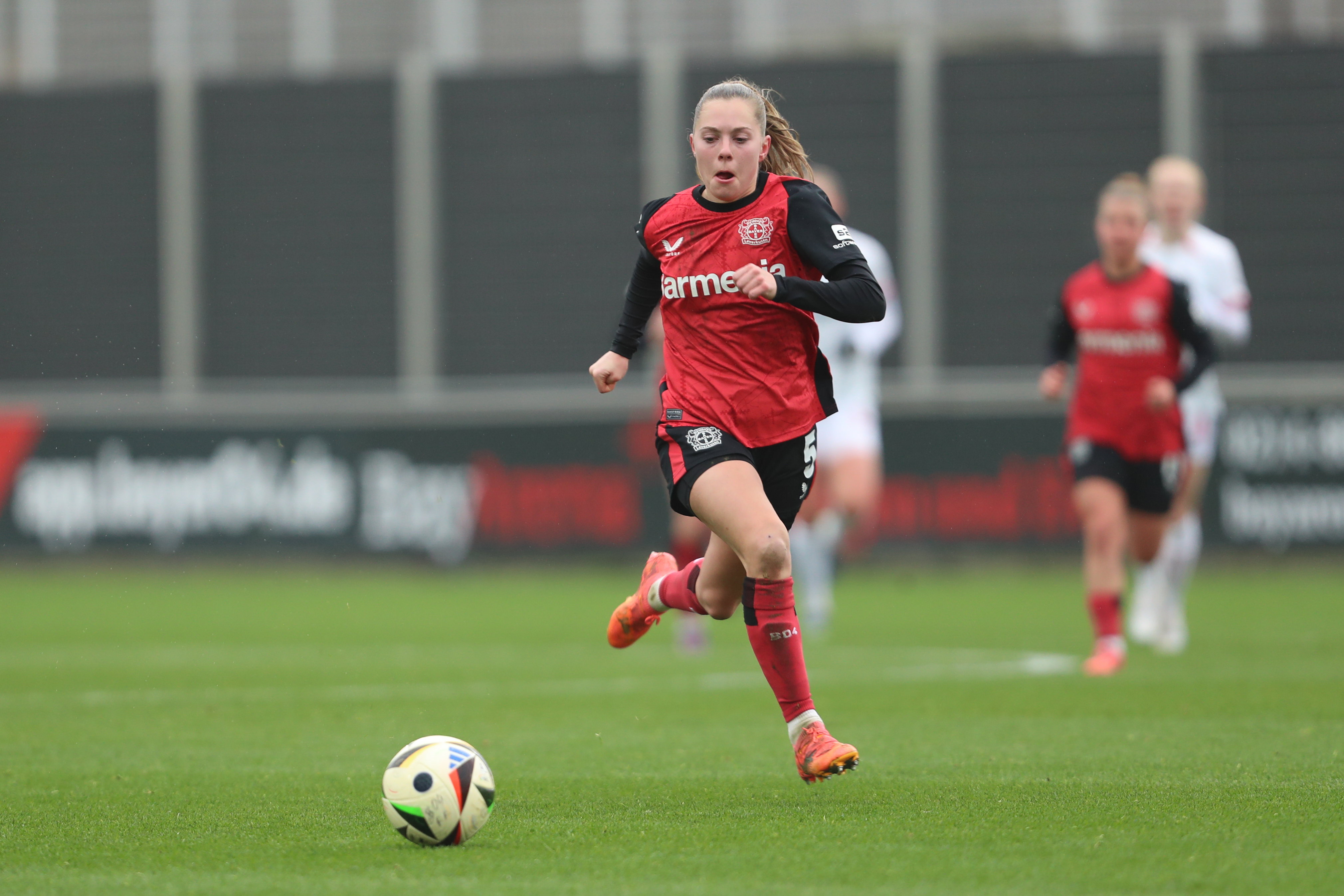 Janou Levels bij Bayer Leverkusen