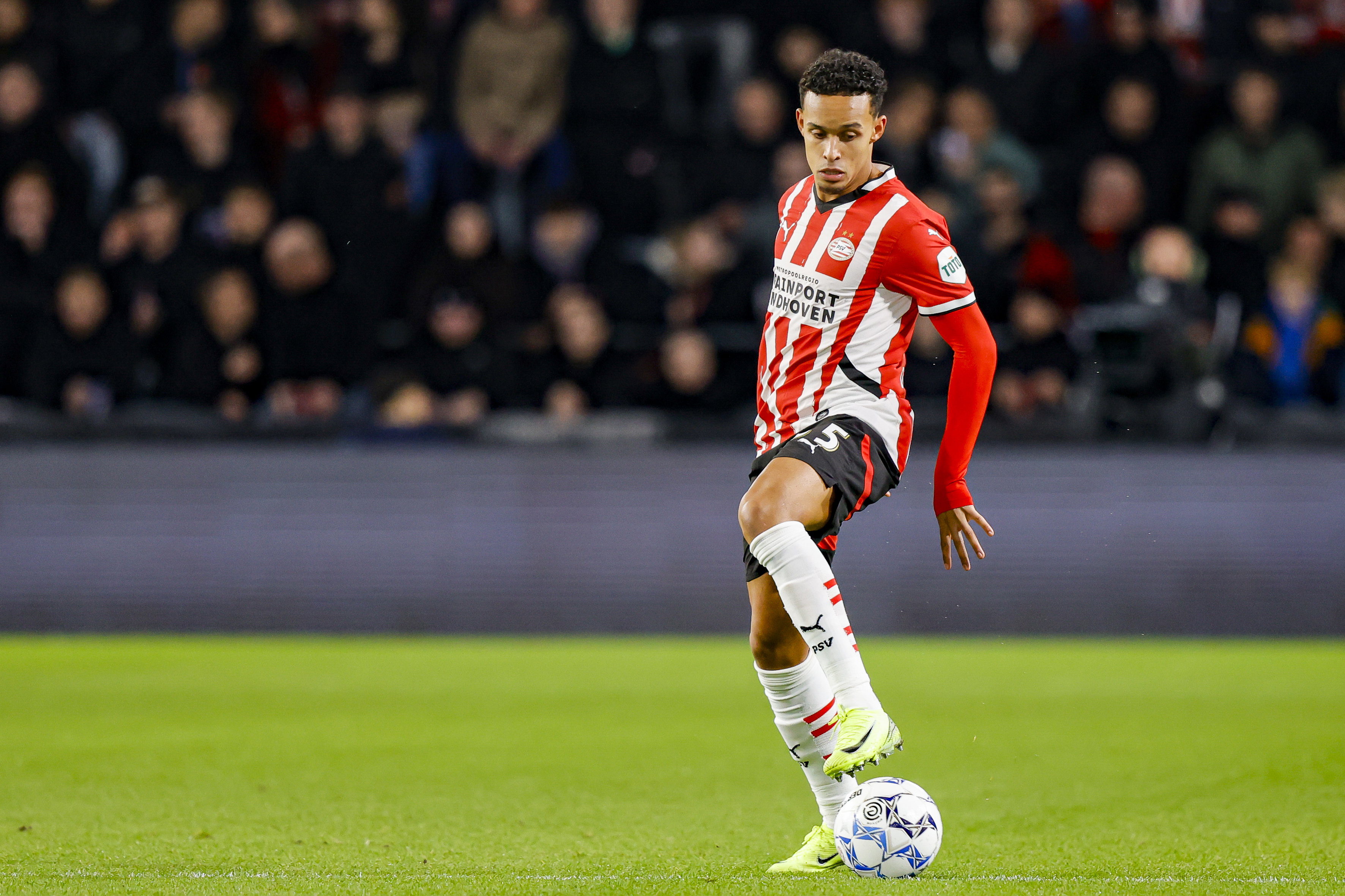 Fredrik Oppegård namens PSV