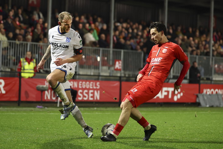 Luuk Brouwers en Thom Haye in duel