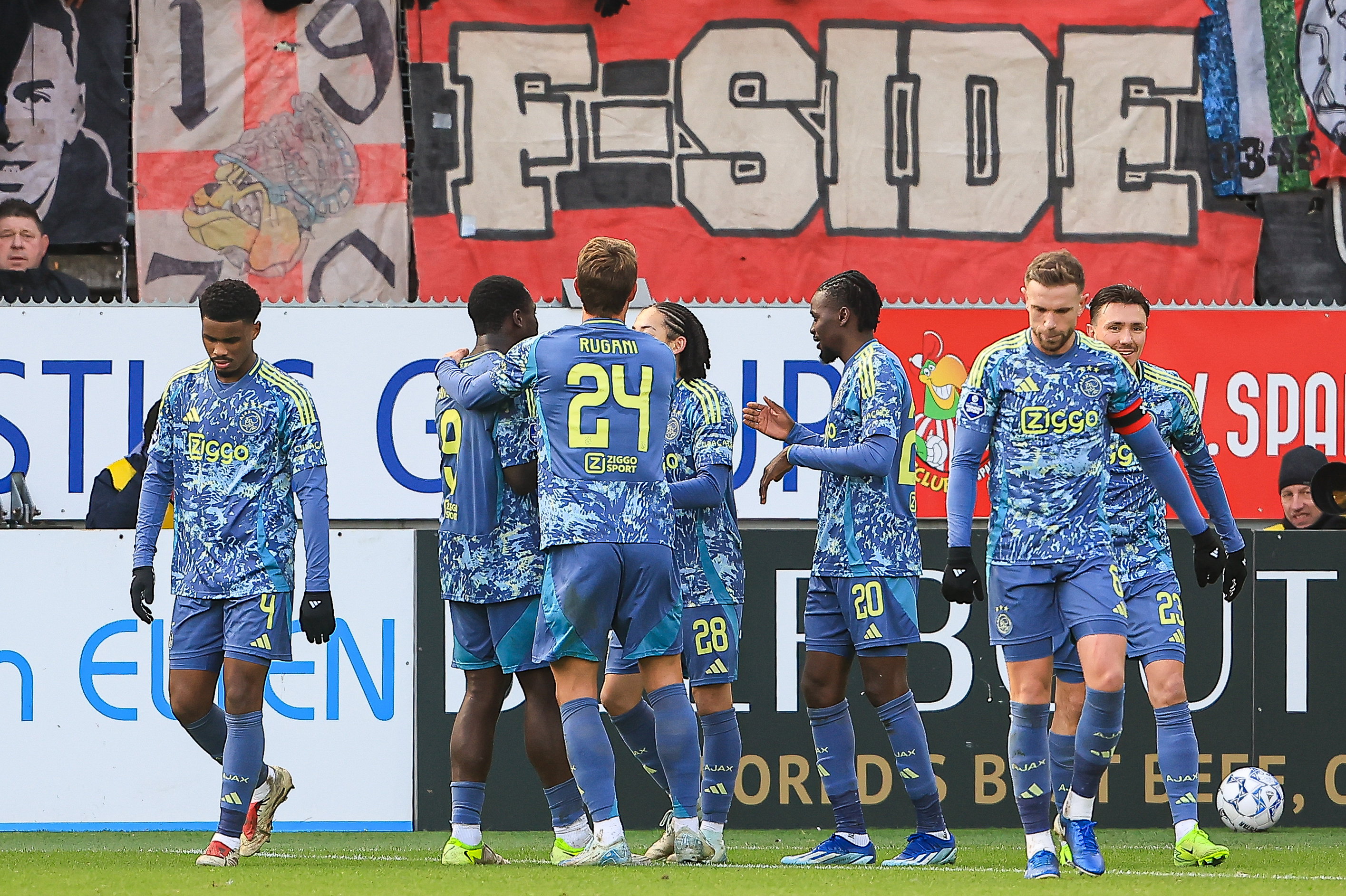 Ajax viert een doelpunt